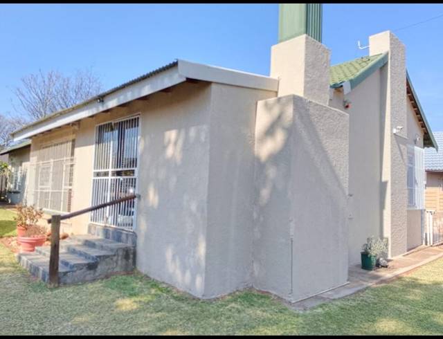 3 BEDROOM HOUSE FOR SALE IN GREENHILLS
